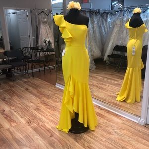 One shoulder evening/prom gown. Colors dress 2341